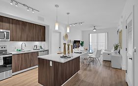 Modern 2 Bed In The Heart Of Doral Free Parking